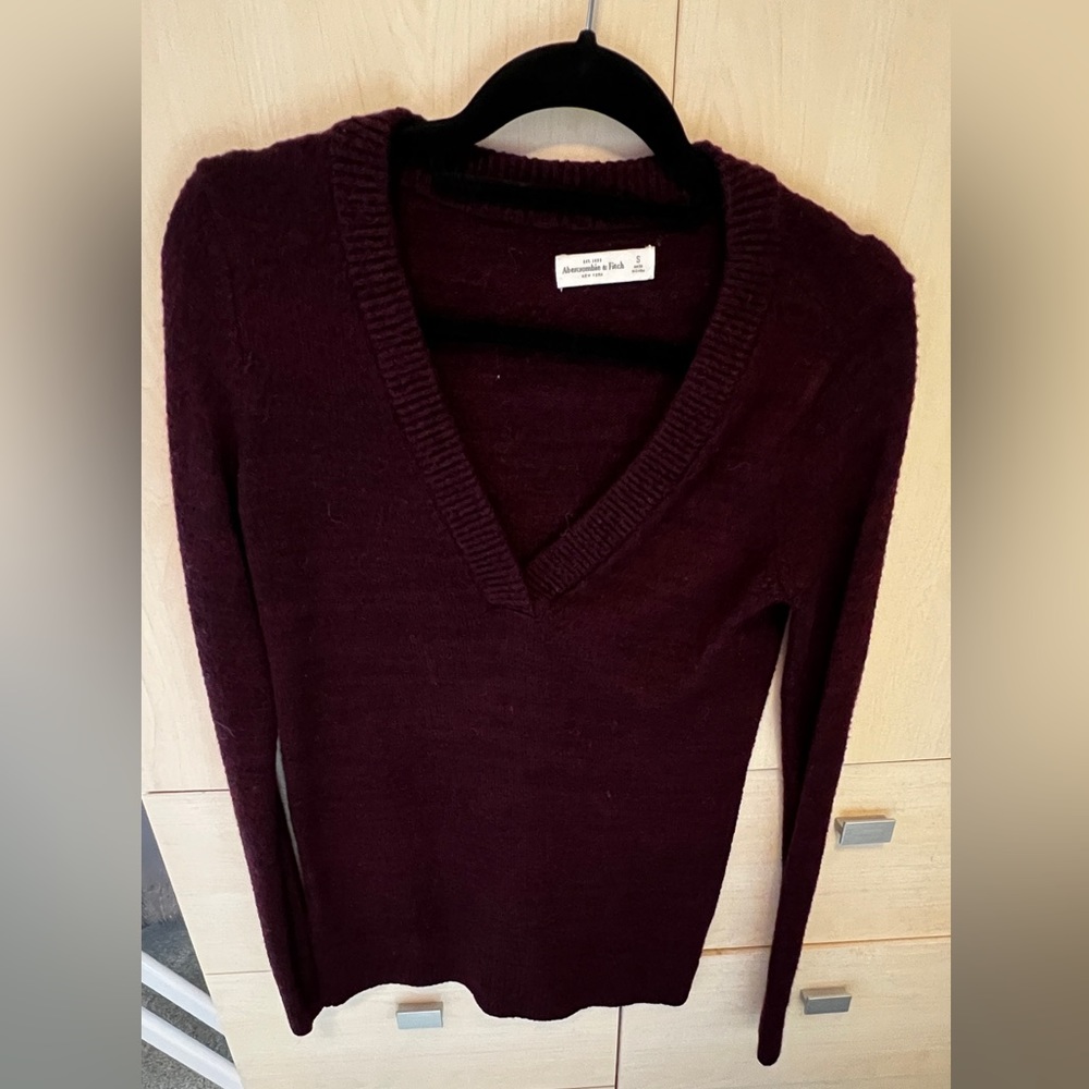 Abercrombie & Fitch Burgundy Sweater